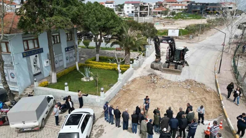 Karabiga Belediye Başkanı Ahmet Elbi, Karabiga beldesinde köy ve mahalle muhtarlarıyla bir araya geldiği toplantıda, Kar