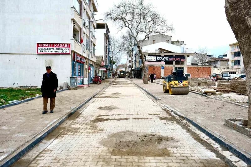 Karabiga Belediye Başkanı Ahmet Elbi, Karabiga beldesinde köy ve mahalle muhtarlarıyla bir araya geldiği toplantıda, Kar