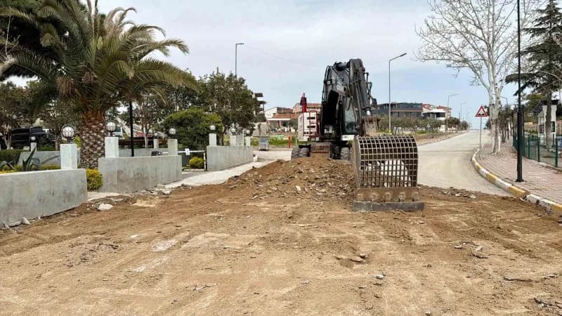 Karabiga Belediye Başkanı Ahmet Elbi, Karabiga beldesinde köy ve mahalle muhtarlarıyla bir araya geldiği toplantıda, Kar