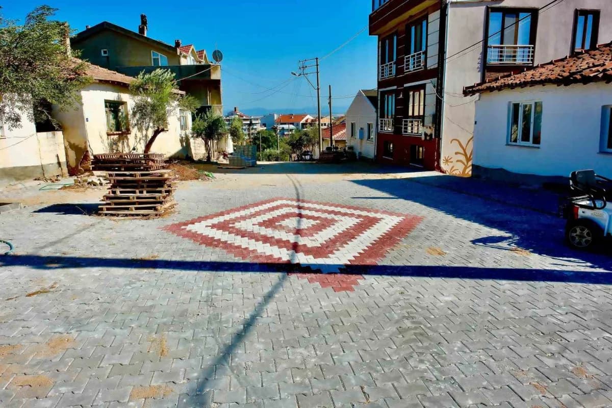Karabiga Belediye Başkanı Ahmet Elbi, Karabiga beldesinde köy ve mahalle muhtarlarıyla bir araya geldiği toplantıda, Kar