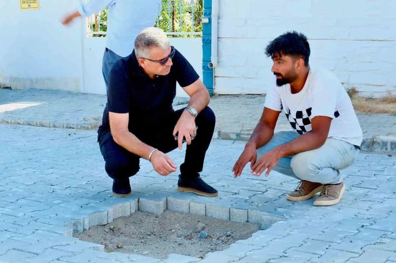 Karabiga Belediye Başkanı Ahmet Elbi, Karabiga beldesinde köy ve mahalle muhtarlarıyla bir araya geldiği toplantıda, Kar