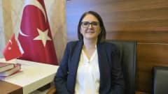 Karabük Barosu seçiminde yeni başkan Avukat Sibel Şirin oy kullanırken