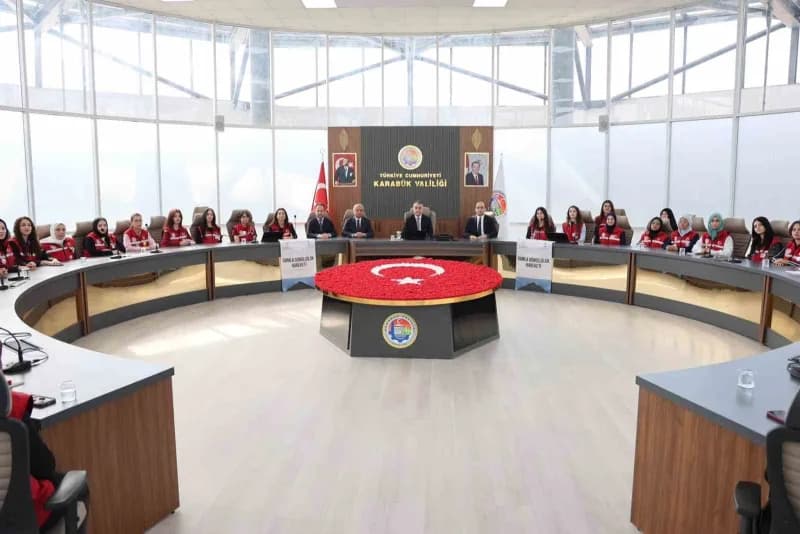 Vali Oktay Çağatay, gençlerin Gönüllülük faaliyetlerinde yer almasının toplumsal dayanışma ve yardımlaşma kültürünün gel