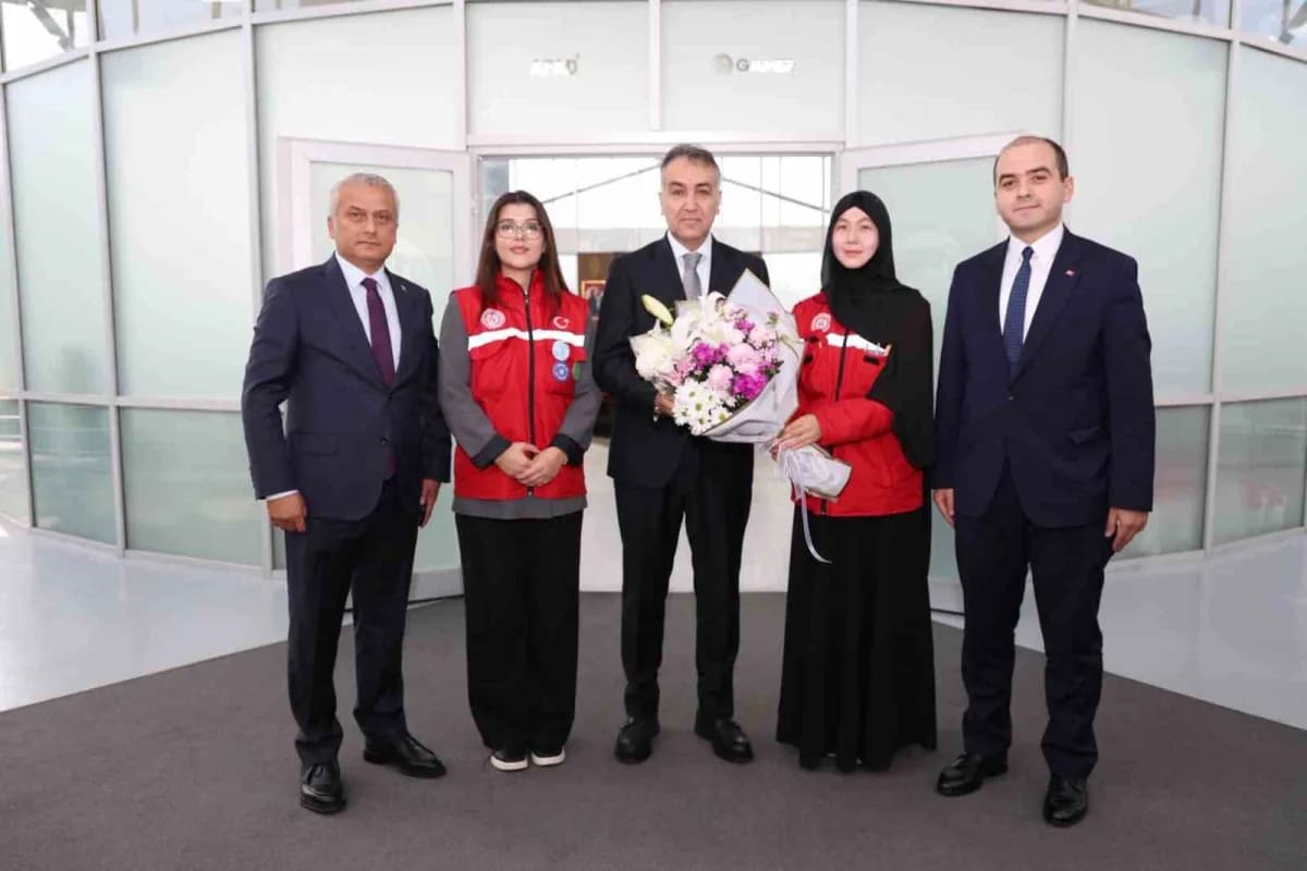 Vali Oktay Çağatay, gençlerin Gönüllülük faaliyetlerinde yer almasının toplumsal dayanışma ve yardımlaşma kültürünün gel