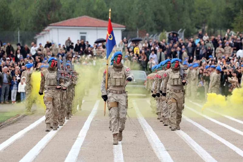 Karabük'ün Safranbolu ilçesinde Jandarma Komando Eğitim Merkezi'nde eğitimlerini tamamlayan 2 bin 15