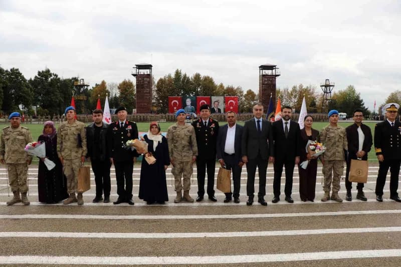 Karabük'ün Safranbolu ilçesinde Jandarma Komando Eğitim Merkezi'nde eğitimlerini tamamlayan 2 bin 15