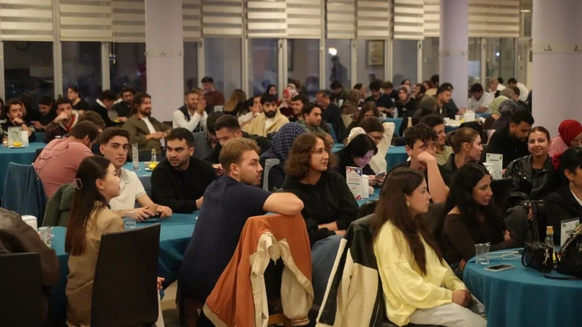 Karabük Üniversitesi Rektörü Prof. Dr. Fatih Kırışık, Öğrenci kulüpleriyle bir araya gelerek yeni dönem hedeflerini değe