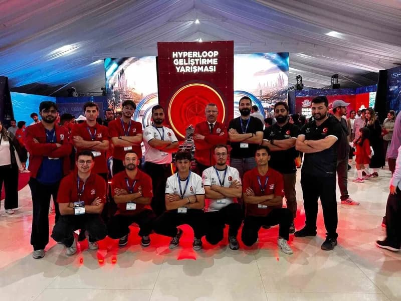 Karabük Üniversitesi Rektörü Prof. Dr. Fatih Kırışık, TEKNOFEST Güneydoğu’da yarışan KBÜ teknoloji takımlarının stantlar