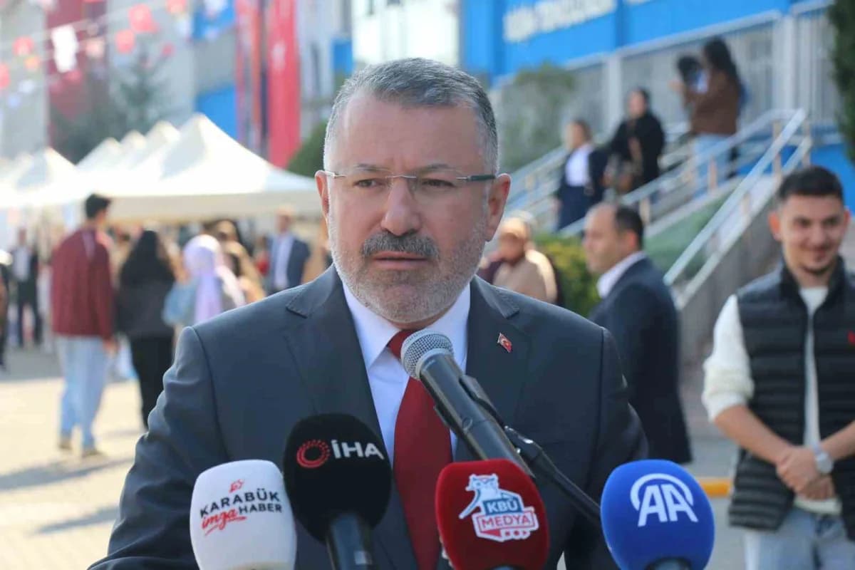 KBÜ Rektörü Prof. Dr. Fatih Kırışık