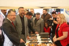 Karabük Üniversitesi kampüsünde düzenlenen KBÜFEST etkinliğinde 81 ilin kültürel değerlerini tanıtan öğrenciler