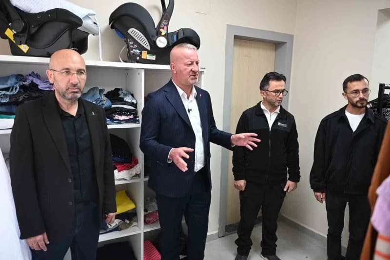 Karacabey Belediyesi, ihtiyaçlı vatandaşlara yönelik Sosyal yardım hizmetleriyle dayanışmayı büyütüyor. Sıcak yemekten e