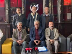 KÜREM-DER Genel Başkanı Faruk Çebi, Trabzon’da basın açıklaması yaparken