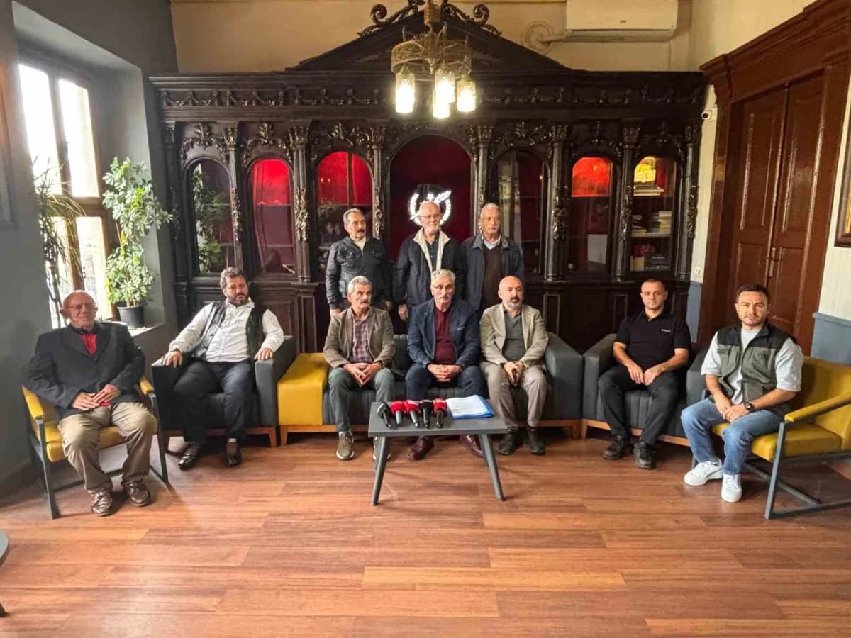 KÜREM-der Genel Başkanı Orman Yüksek Mühendisi Faruk Çebi, Trabzon Gazeteciler Cemiyeti’nde basın açıklaması düzenledi.