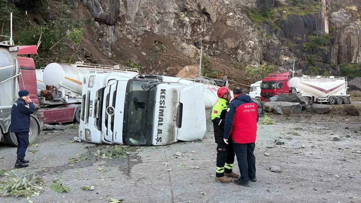 Artvin’de Karadeniz Sahil Yolu’nun Arhavi-sarp arasındaki yaklaşık 30 kilometrelik bölümünde son yıl