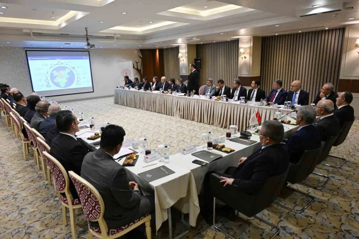 Denizli Karahayıt’ta doğalgaz boru hattı çalışmaları ve termal su kaynakları toplantısı