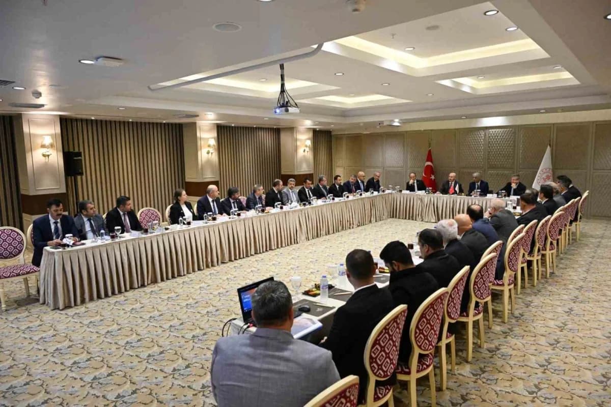 Denizli’nin Turizm potansiyelini güçlendirmek, Karahayıt’ın Doğal gaz ihtiyacını karşılamak ve Pamuk