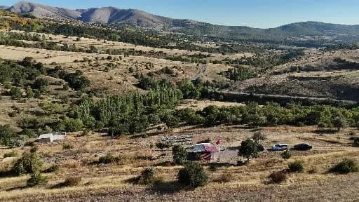 Yozgat Çayıralan'da 85 yaşındaki Hatice Orhan karakovan balı üretimi yaparken