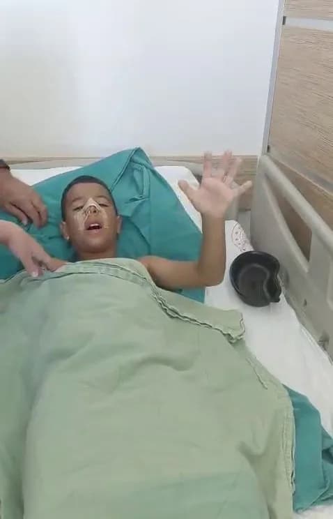 Karaman’da burun ameliyatı geçiren 9 yaşındaki Fenerbahçe taraftarı Abdullah Tayyip Zahma, narkozun etkisindeyken Fenerb