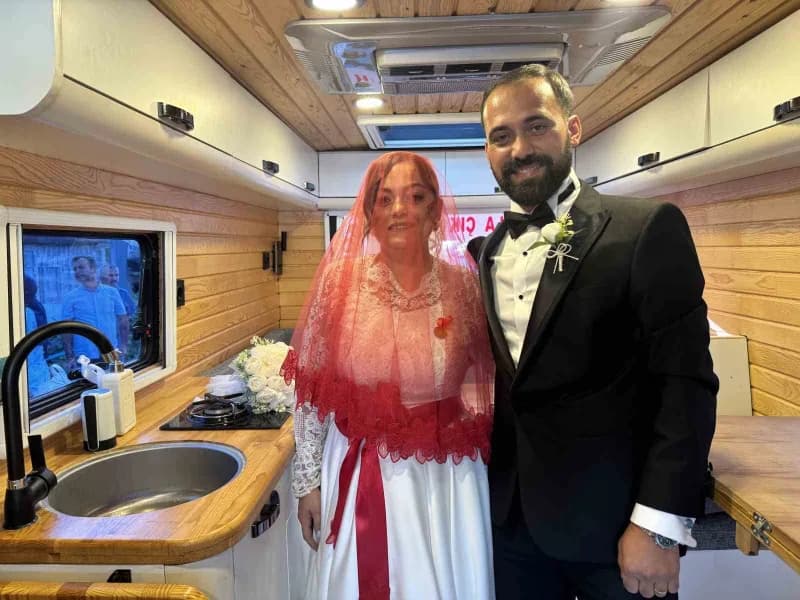 Rukiye Kabadayı, karavan hayalinin yaklaşık 15 yıl öncesine dayandığını belirterek, eşiyle birlikte bu hayali gerçekleşt