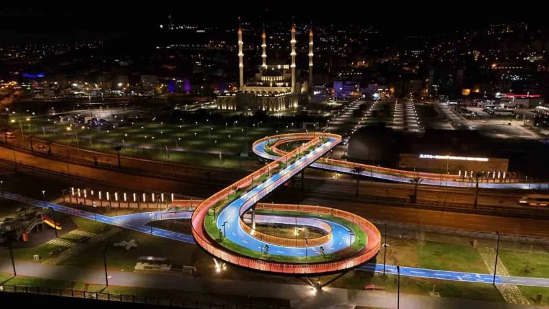 Ulaştırma ve Altyapı Bakanı Abdulkadir Uraloğlu, karayolu ve demiryolunda yapımı tamamlanan ve devam eden ekolojik köprü