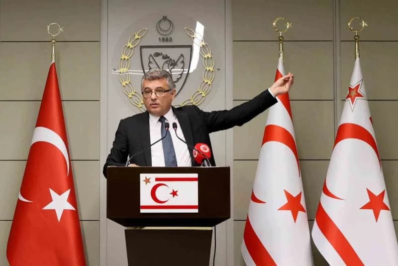 KKTC Cumhurbaşkanı Tufan Erhürman basın açıklaması yaparken