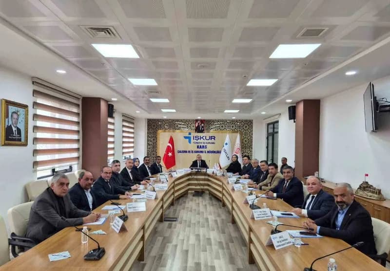 Kars İl İstihdam ve Mesleki Eğitim Kurulu toplantısı sırasında Vali Ziya Polat başkanlık ediyor