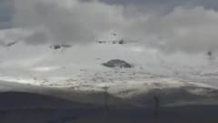 Kars Selim ilçesindeki Allahuekber Dağları’nın zirvelerinde oluşan beyaz kar örtüsü ve sonbahar renkleri