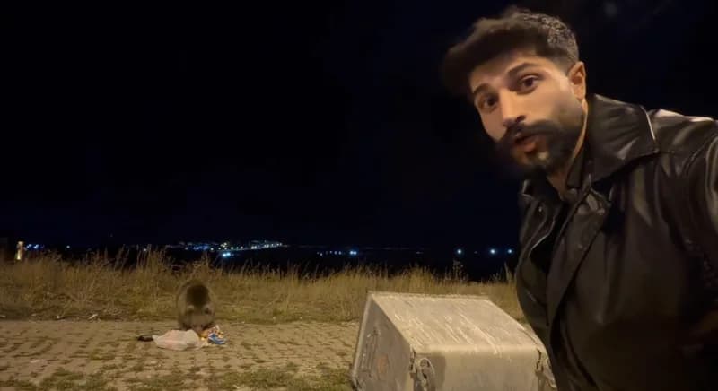 Ayılarla karşılaşan Emre çıtrık, “Her akşam mutlaka görüyorum. Görmeden uyuyamıyorum. O derece alıştım” dedi
