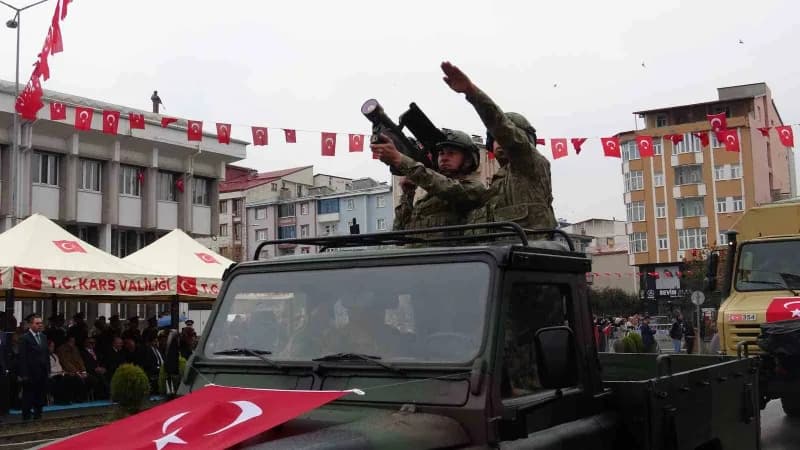 Kars’ta Cumhuriyet’in 103. Yılı yağmur altında coşkuyla kutlandı(Kars-iha)