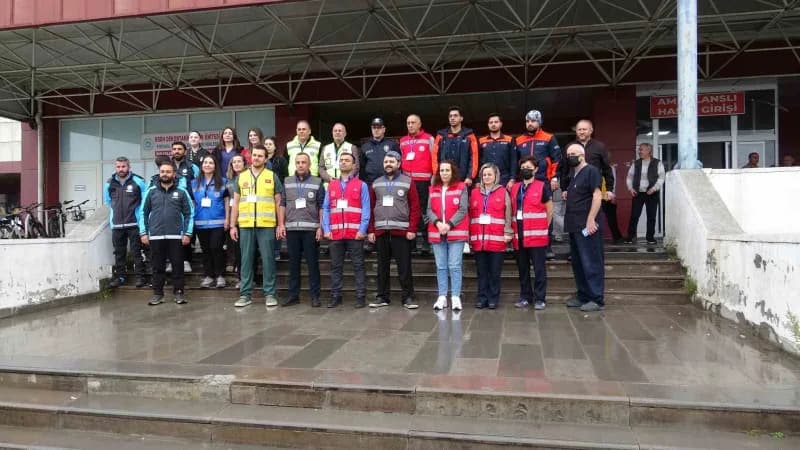 Kars Kafkas Üniversitesi Sağlık Araştırma ve Uygulama Merkezi'nde Hastane Afet Planı tatbikatı yapıldı