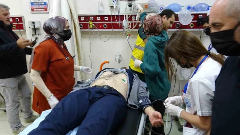 Kars Kafkas Üniversitesi Sağlık Araştırma ve Uygulama Merkezi'nde Hastane Afet Planı tatbikatı yapıldı