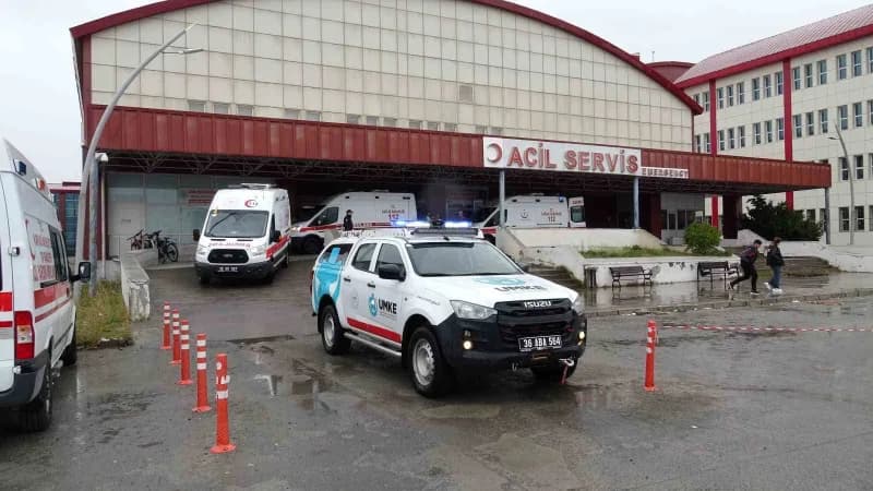 Kars Kafkas Üniversitesi Sağlık Araştırma ve Uygulama Merkezi'nde Hastane Afet Planı tatbikatı yapıldı
