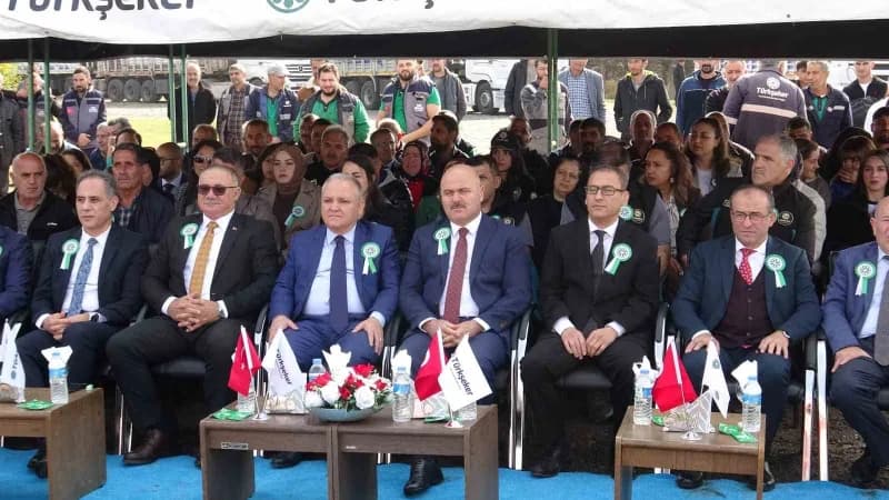 Kars Şeker Fabrikası önünde pancar alım kampanyası töreni ve pancar teslimatı