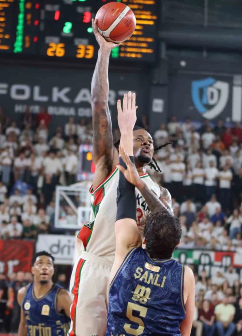 Karşıyaka Basketbol, iç sahadaki ilk yenilgisini aldı