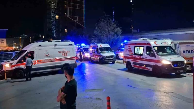 Yangın nedeniyle tedbir amaçlı ek binaya tahliye edilen yaklaşık 40 kişi, çalışmaların tamamlanmasının ardından yeniden