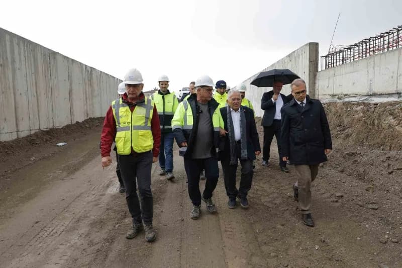 Kayseri Büyükşehir Belediye Başkanı Dr. Memduh Büyükkılıç, kentin ulaşım altyapısına önemli katkı sa
