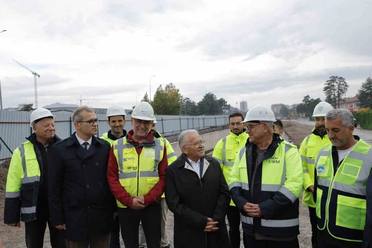 Kayseri Büyükşehir Belediye Başkanı Dr. Memduh Büyükkılıç, kentin ulaşım altyapısına önemli katkı sa