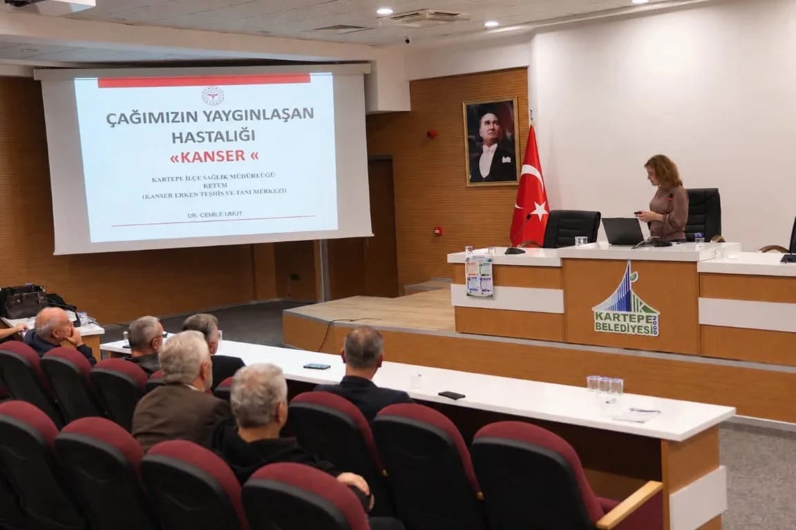 Kartepe’de muhtar ve azalara yönelik düzenlenen Eğitimde Sağlıklı beslenme, bağımlılıkla mücadele, kanser taramalarında