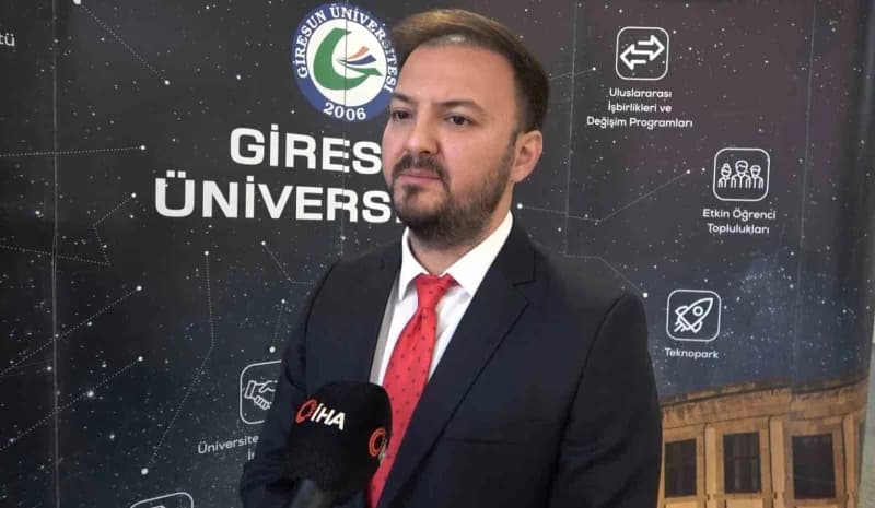 Toplantının Giresun’da ilk kez gerçekleştirildiğini belirten Giresun Eğitim ve Araştırma Hastanesi Dahiliye Uzmanı Doç.