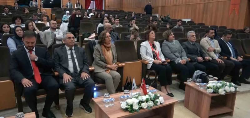 Giresun'da düzenlenen multidisipliner nütrisyon toplantısında yaşlı bireylerin beslenme ve kas sağlığı ele alınıyor
