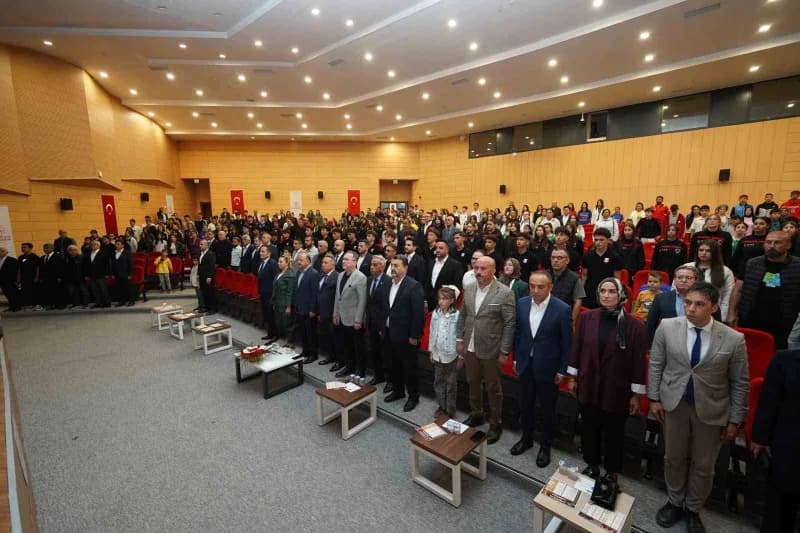 Kastamonu'da Amatör Spor Haftası etkinlikleri çerçevesinde düzenlenen törende, yıl boyunca ulusal ve uluslararası organi