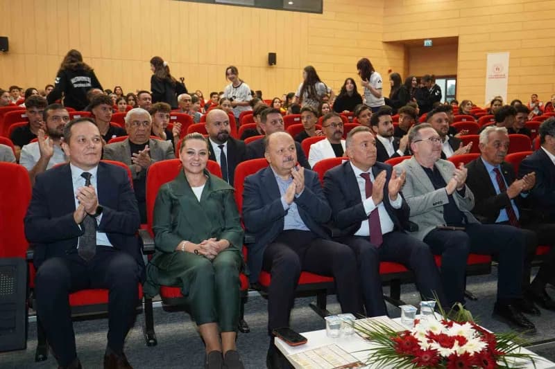 Kastamonu'da Amatör Spor Haftası etkinlikleri çerçevesinde düzenlenen törende, yıl boyunca ulusal ve uluslararası organi