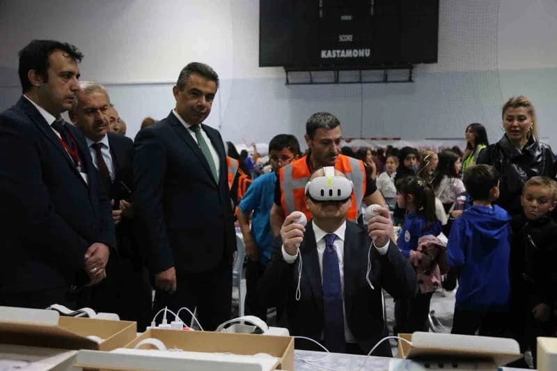 Şenlik, köklerinden güç alan, bilimle gelişen ve değerleriyle geleceği şekillendiren nesiller yetiştirilmesi amacıyla dü