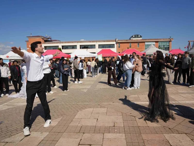 Kastamonu Üniversitesi Sağlık, Kültür ve Spor Daire Başkanlığı koordinasyonunda, Öğrenci topluluklarının katılımıyla düz