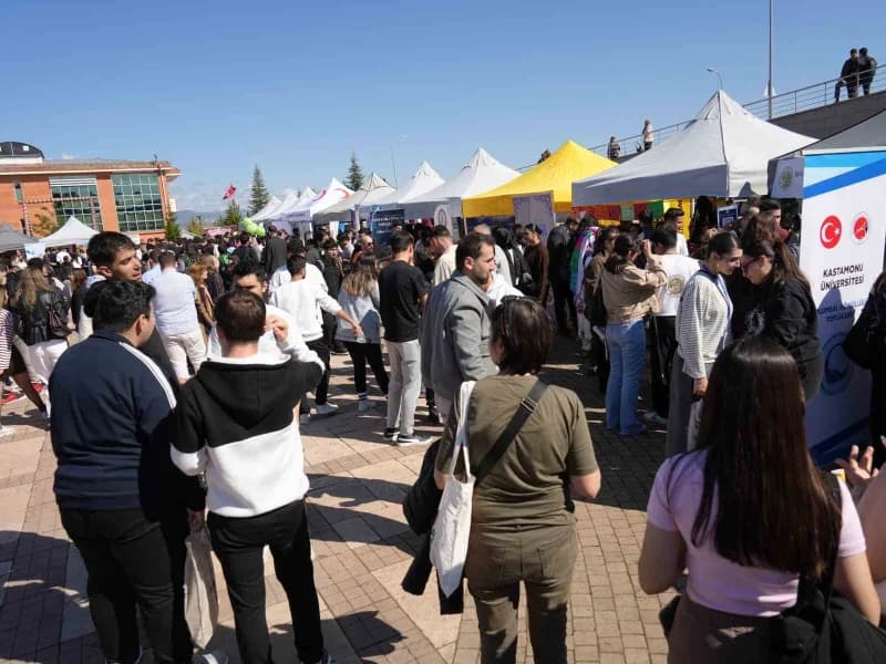 Kastamonu Üniversitesi Sağlık, Kültür ve Spor Daire Başkanlığı koordinasyonunda, Öğrenci topluluklarının katılımıyla düz