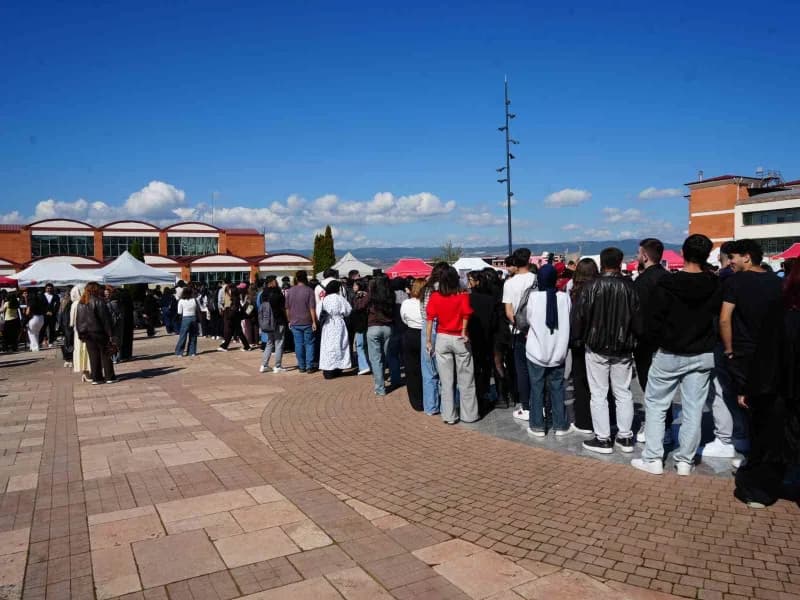 Kastamonu Üniversitesi Sağlık, Kültür ve Spor Daire Başkanlığı koordinasyonunda, Öğrenci topluluklarının katılımıyla düz