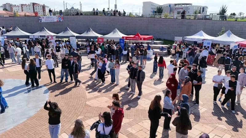 Kastamonu Üniversitesi Sağlık, Kültür ve Spor Daire Başkanlığı koordinasyonunda, Öğrenci topluluklarının katılımıyla düz