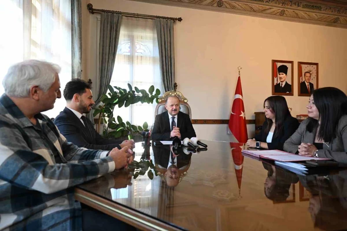 Sözleşmeler Vali Meftun Dallı ve paydaşlar tarafından imzalandı.