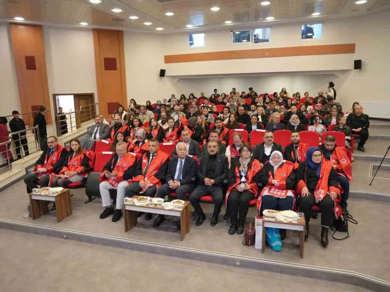Kastamonu Üniversitesi Veteriner Fakültesi’nde eğitim gören 70 öğrenci, Beyaz önlüklerini giyerek mesleğe ilk adımı attı
