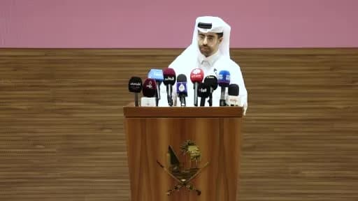 Katar Dışişleri Bakanlığı Medya Direktörü İbrahim Sultan el-Haşimi basın açıklaması yaparken